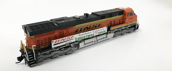 N Detailed GEVO - BNSF #7256 Christmas