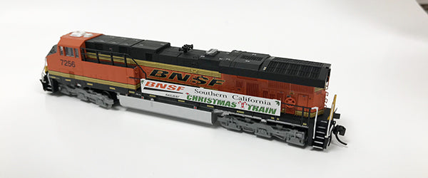 N Detailed GEVO - BNSF #7256 Christmas