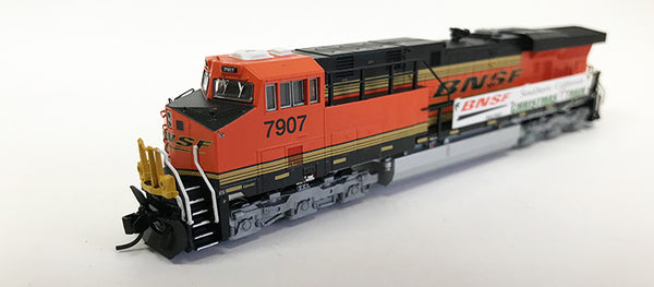 N Detailed GEVO - BNSF #7907 Christmas