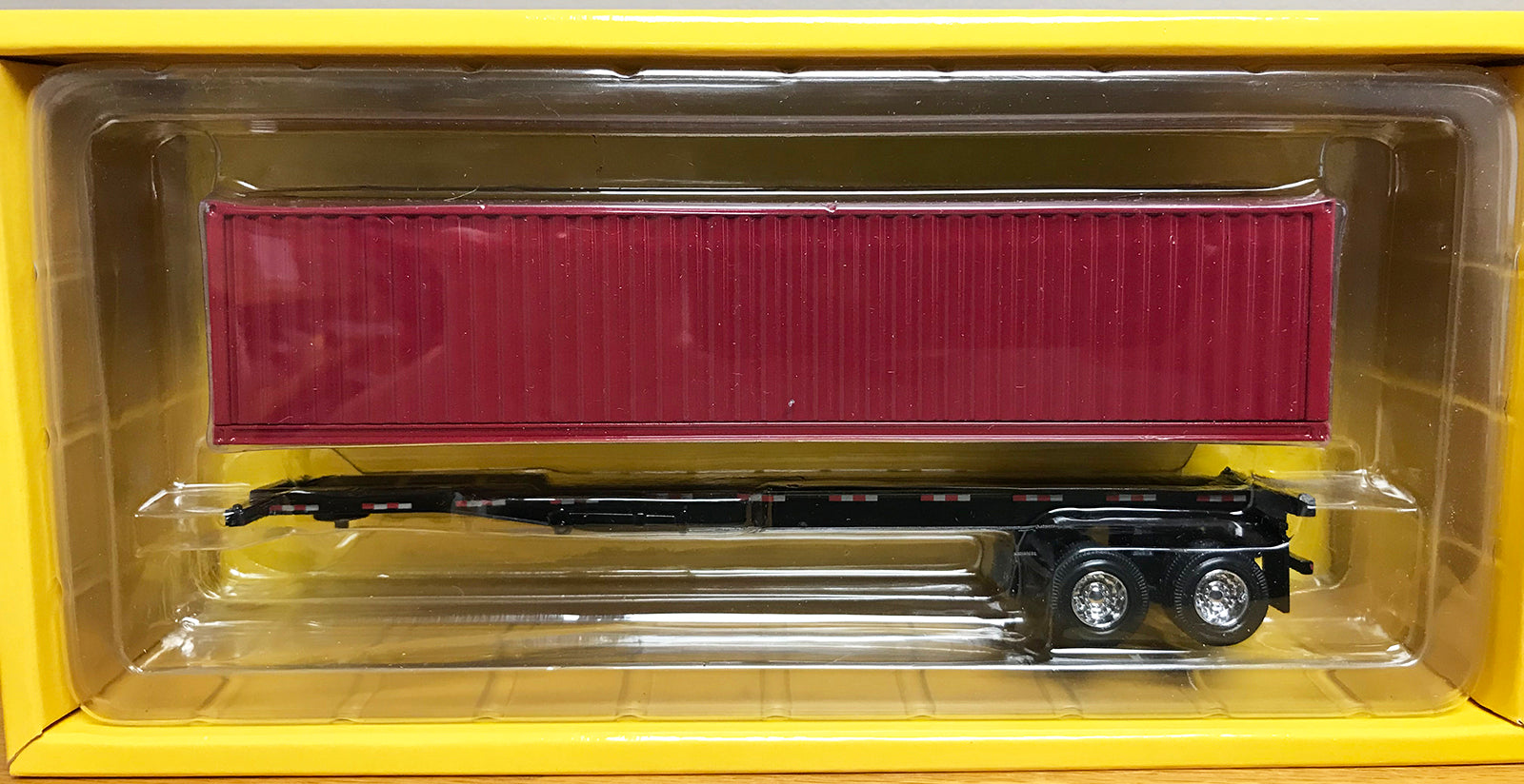 S 40' Container w/Chassis - Red